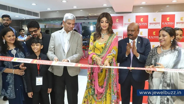 Shilpa Shetty Kundra unveils Kalyan Jewellers' new showroom in Patna at Anisabad